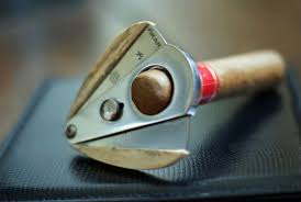 Customizing your cigar cutter: Personalizing your cigar cutter with custom engravings, materials, or designs