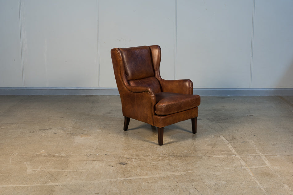 Elite Wing Lounge Chair by Sarreid - Crown Humidors